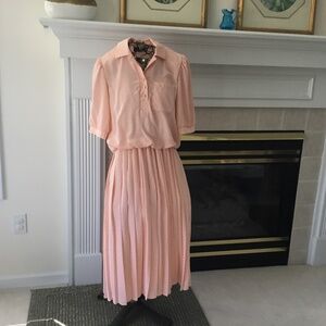 Vintage LISA II ..Size 12 ..Peach/White Women, s Dress
